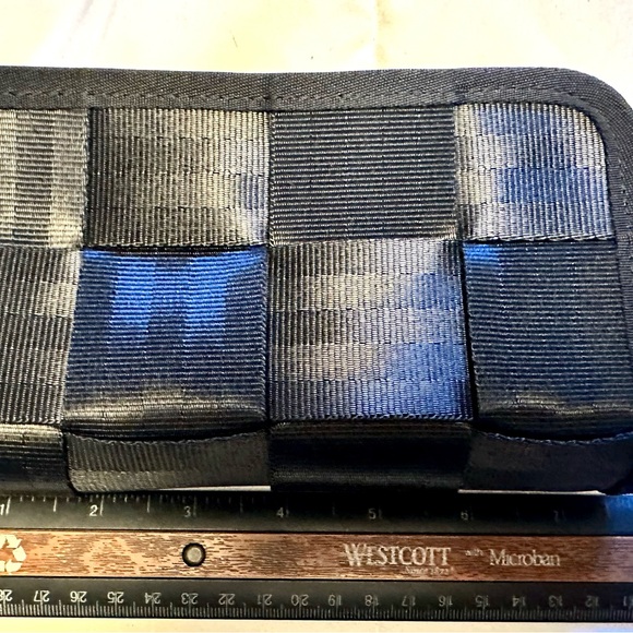 Harveys seatbelt black classic wallet - Picture 2 of 6